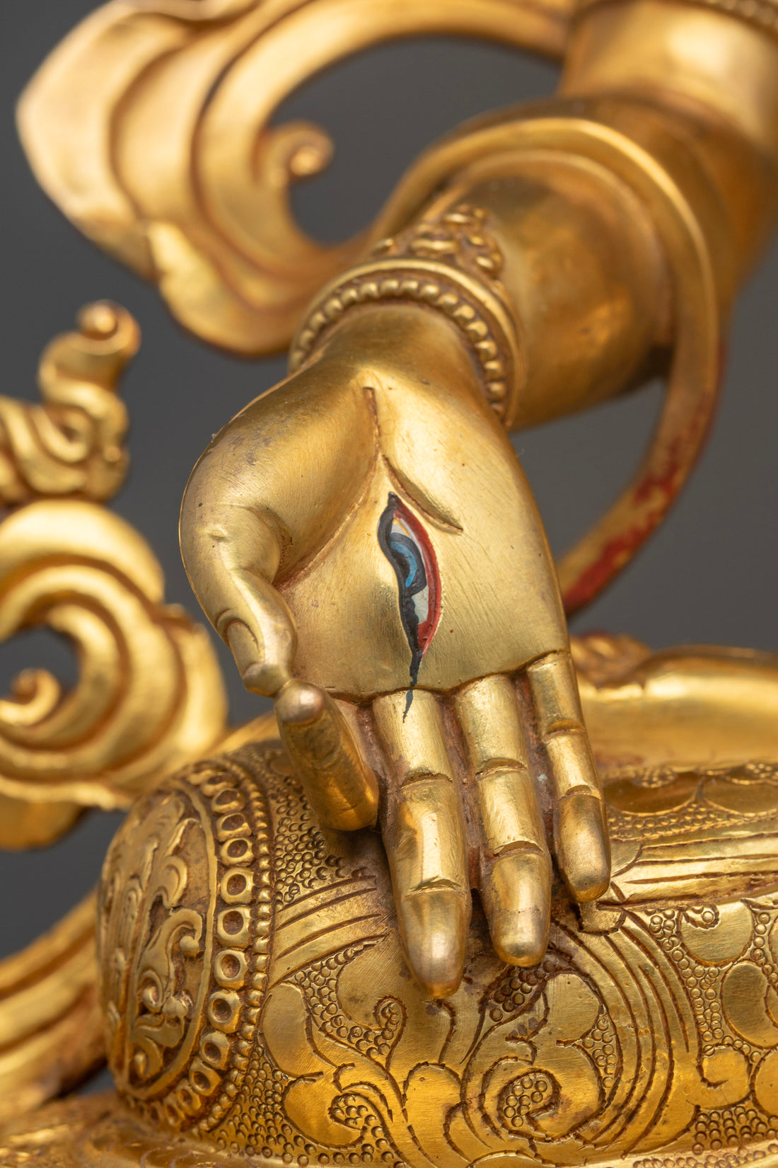 White Tara Seven Eyes Goddess Statue: Emblem of Compassion and Healing