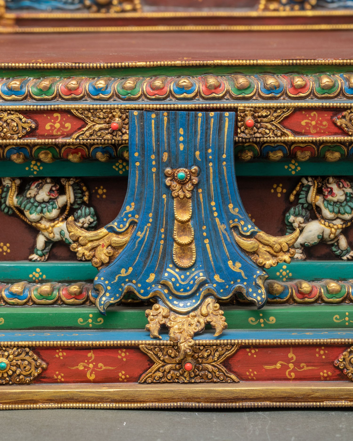 Handcrafted Throne | Elevate and Enhance Statue Presence