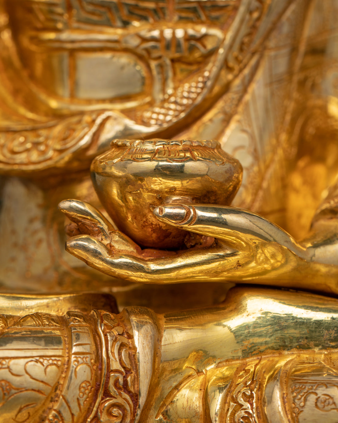 alms bowl of gold plated Shakyamuni Buddha statue