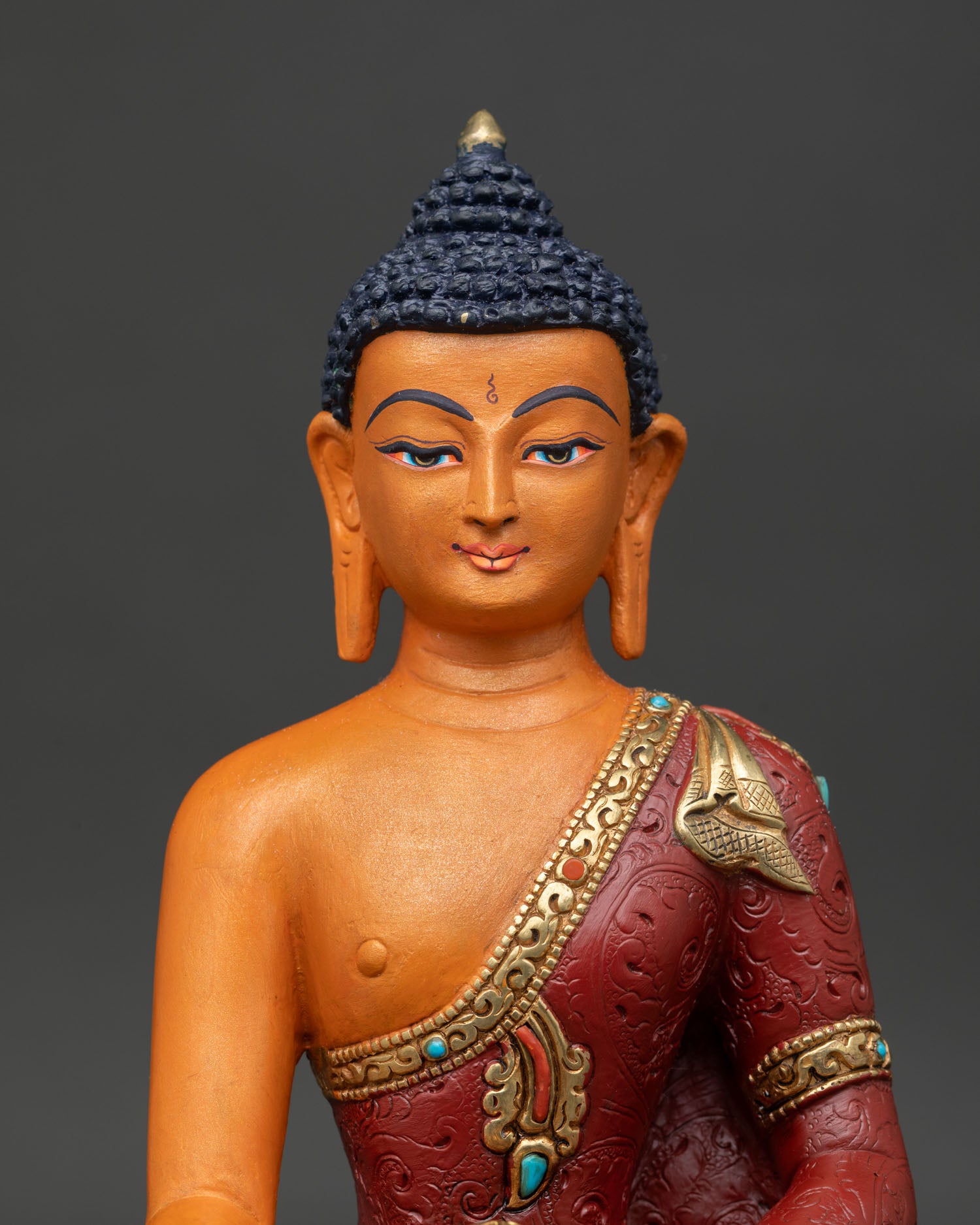 close-up-of-shakyamuni-buddha-face-showing-detailed-himalayan-buddhist-craftsmanship