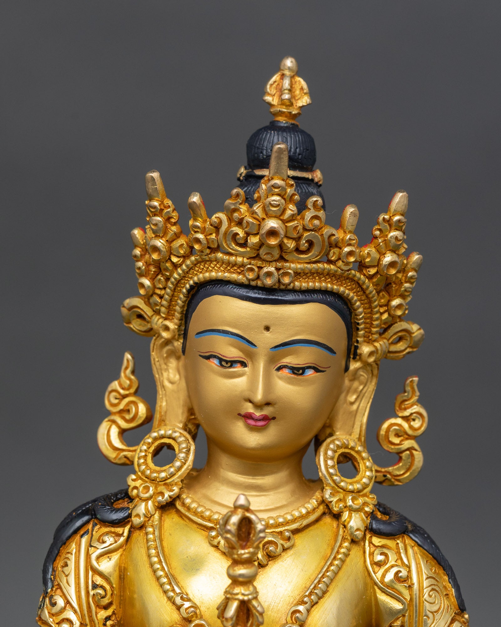 close-up-vajrasattva-face-handcrafted-nepal-buddhist-statue-gold-painted-detail