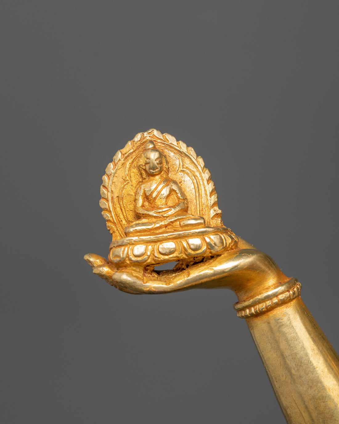 namgyalma statue holding amitabha buddha on one of her hands