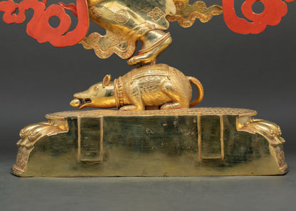 Rear view of mouse vehicle base with red flame halo support structure