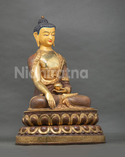 Shakyamuni Buddha statue displaying Bhumisparsha Mudra hand gesture.