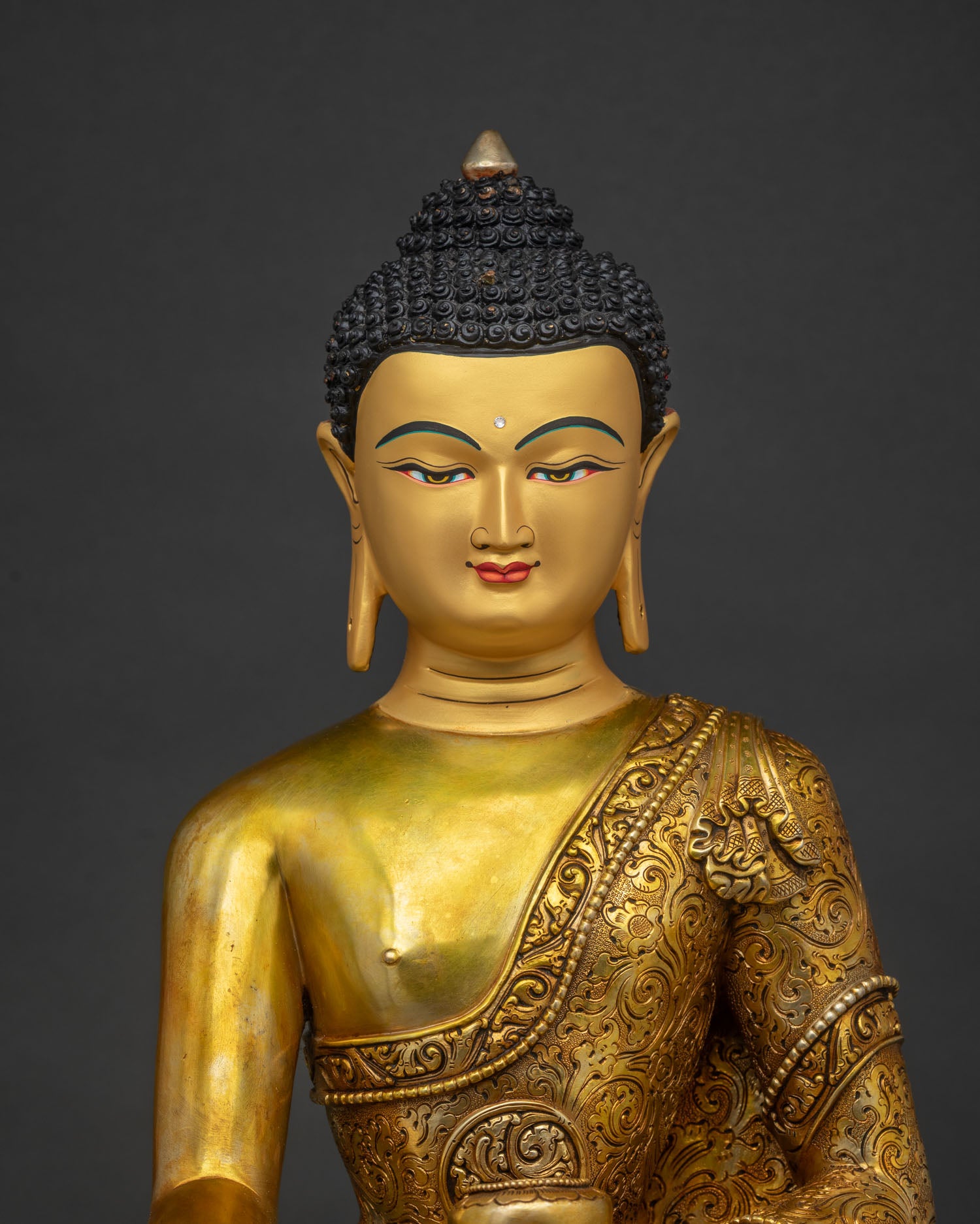 Shakyamuni Buddha Statue Nepalese craftsmanship regular close up view