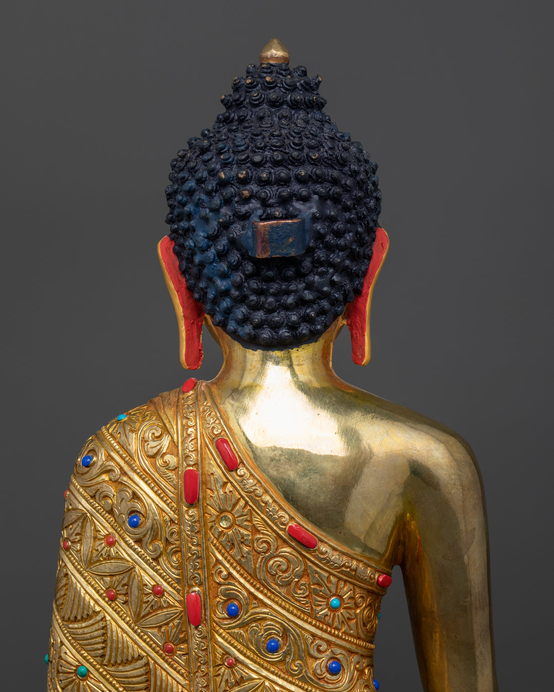 the head of shakyamni buddha statue has black acrylic painted hair