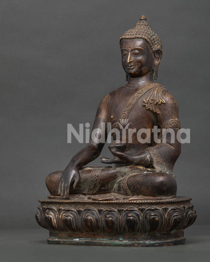 Traditional Nepalese Shakyamuni Buddha statue handcrafted for Buddhist altars and meditation.