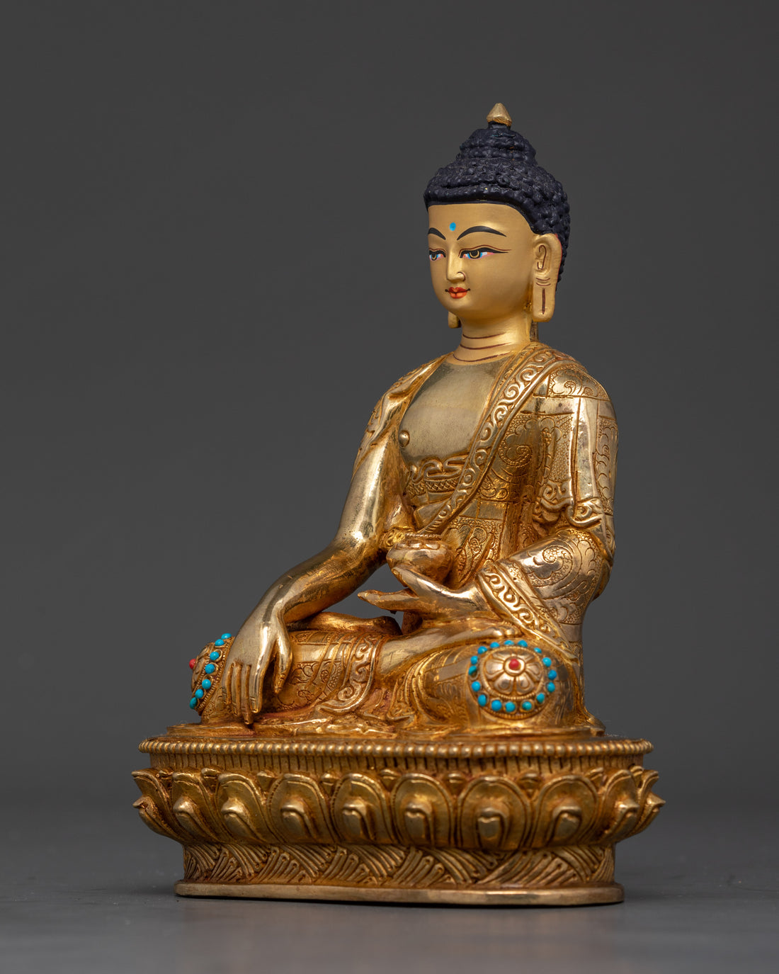 Transcendence in Gold : The Buddha Sculpture Crafted in 24K Splendor