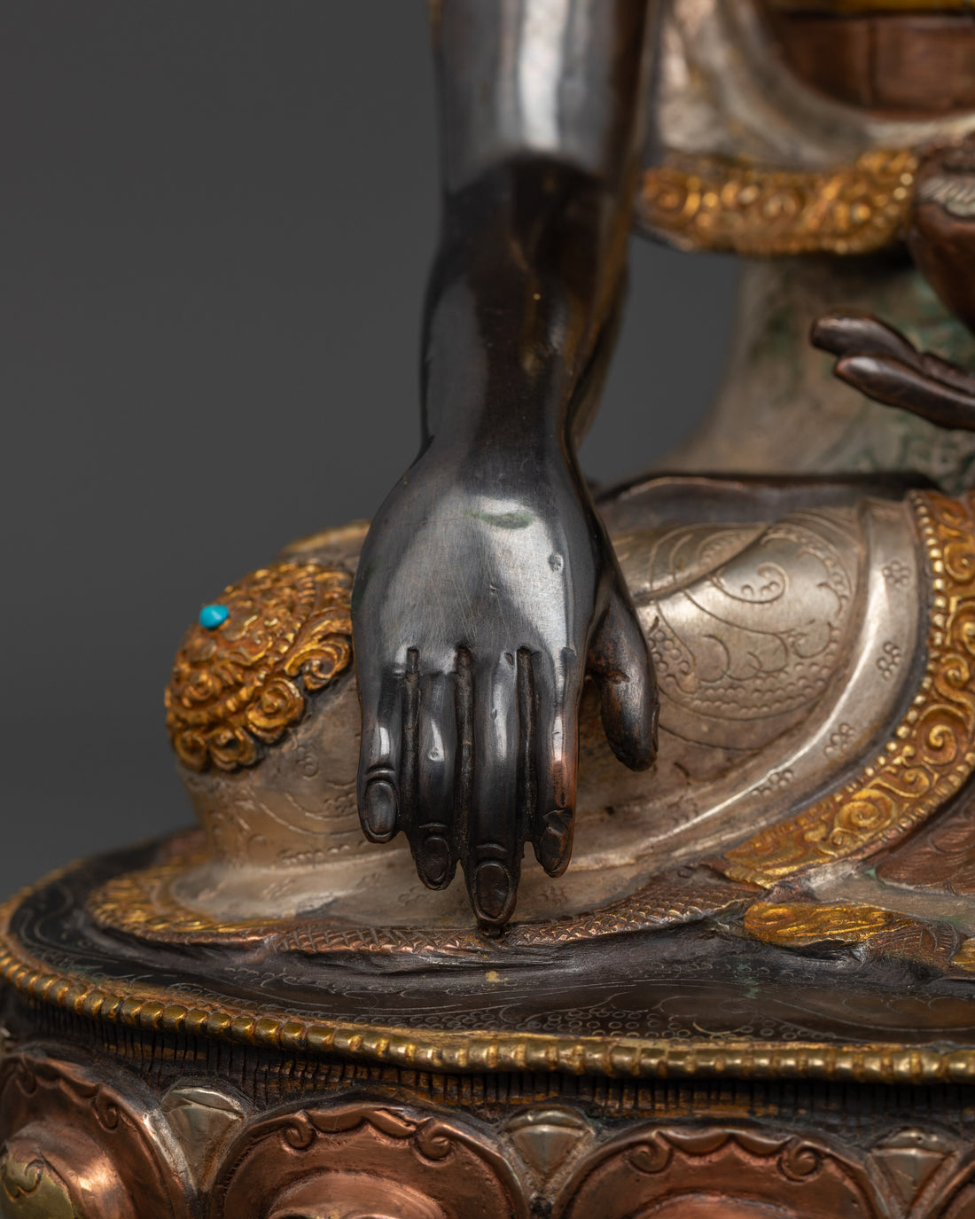 Beautiful Handcrafted Buddha Sakyamuni Statue