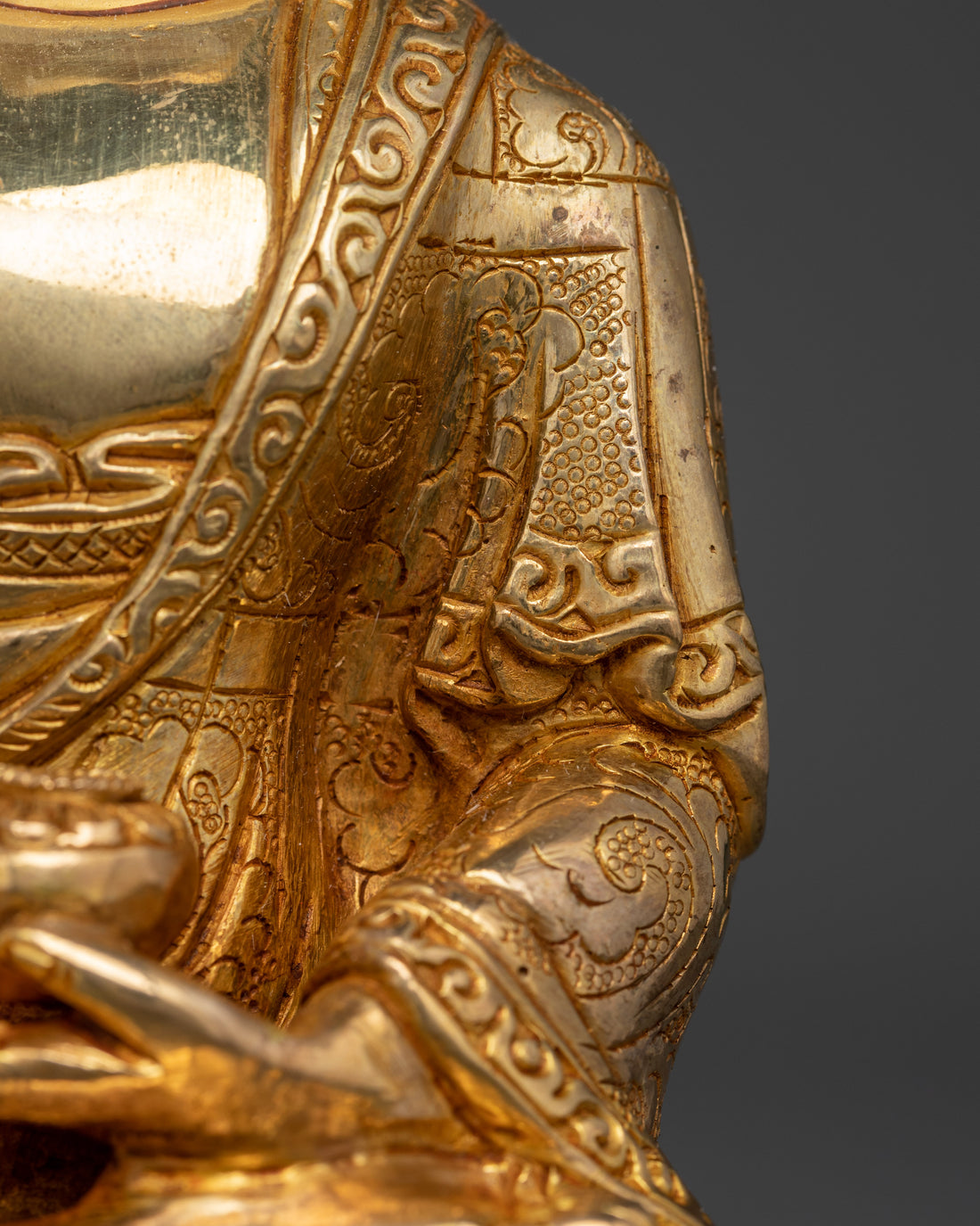 Transcendence in Gold : The Buddha Sculpture Crafted in 24K Splendor